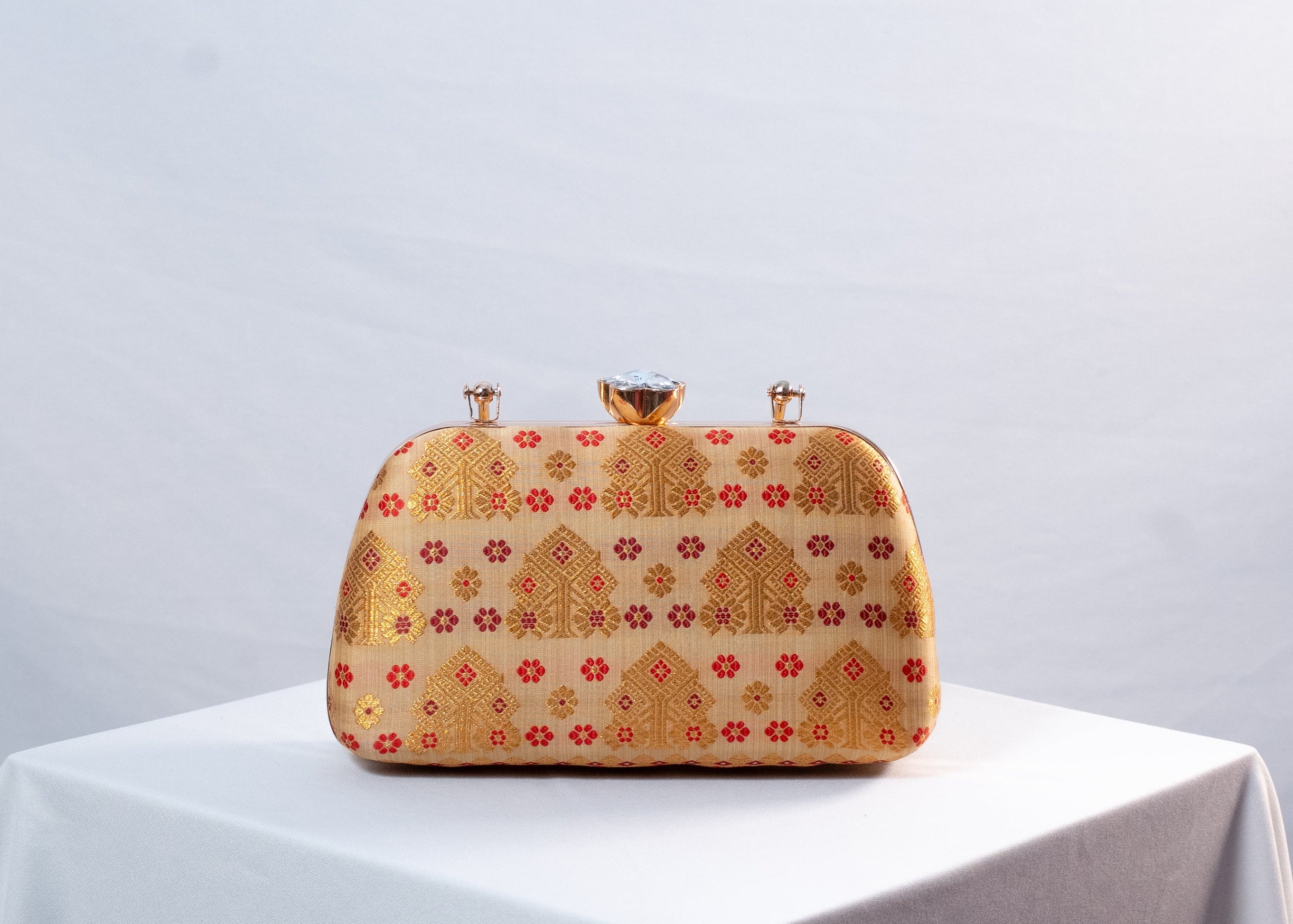 Paat Muga Mekhela  Clutch