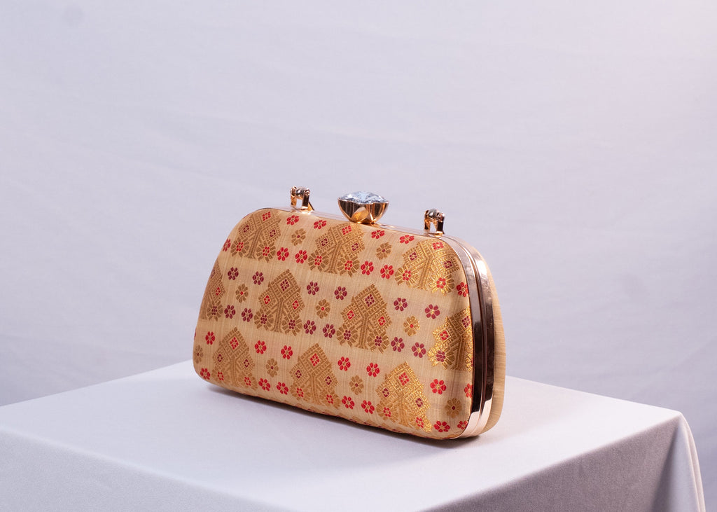 Paat Muga Mekhela  Clutch