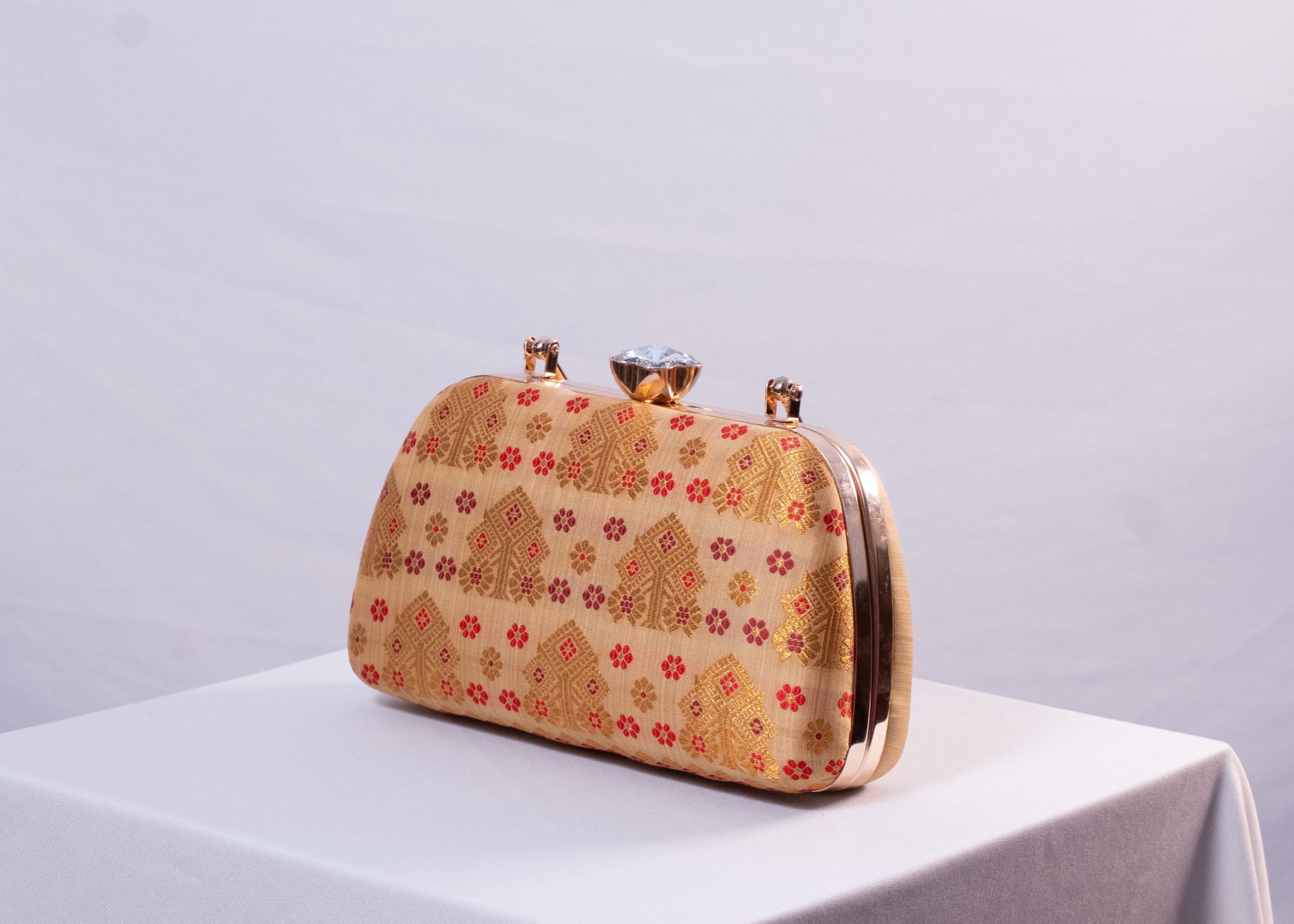 Paat Muga Mekhela  Clutch