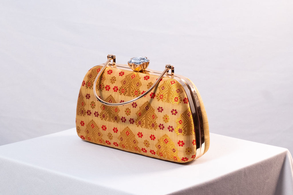 Paat Muga Mekhela  Clutch
