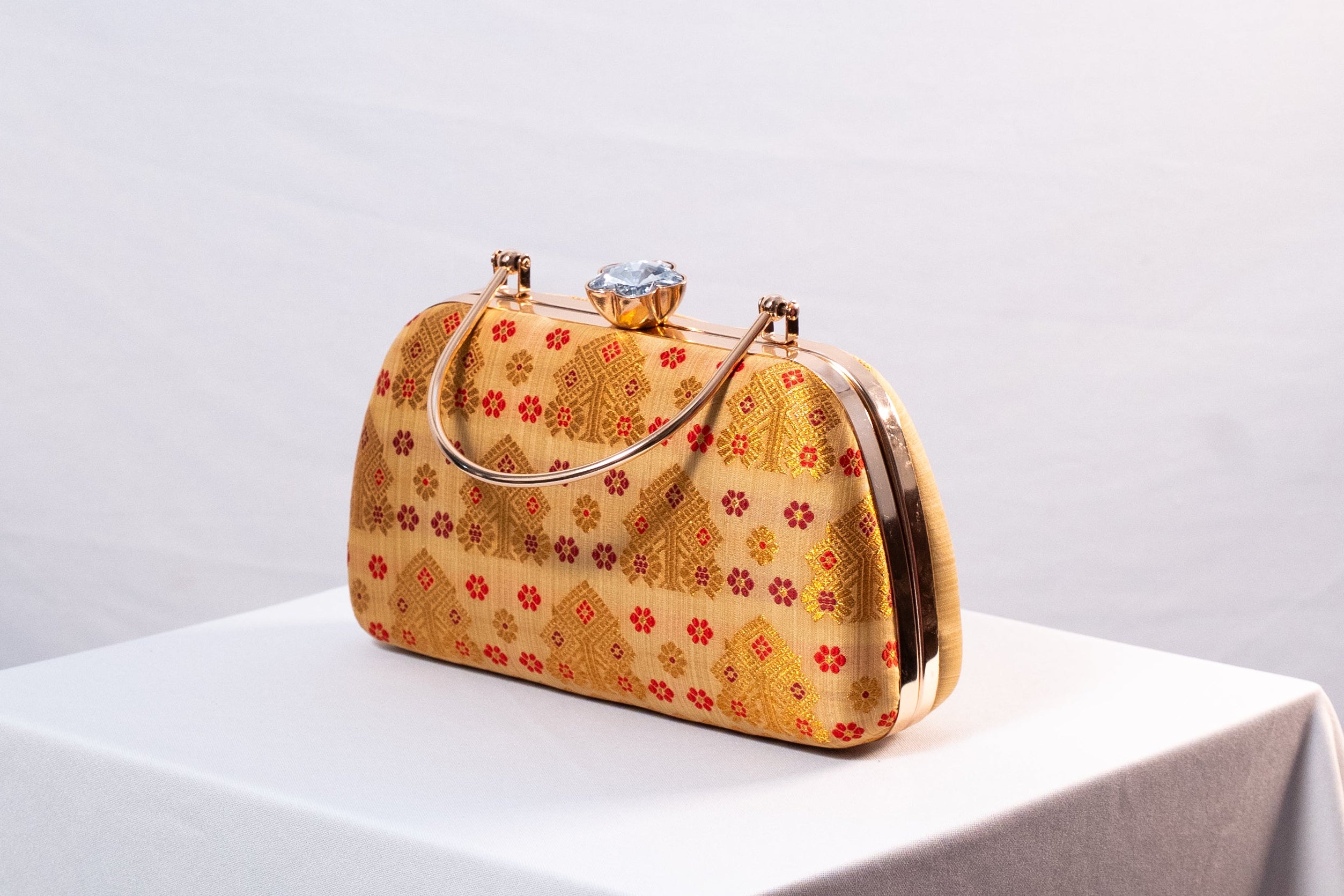 Paat Muga Mekhela  Clutch