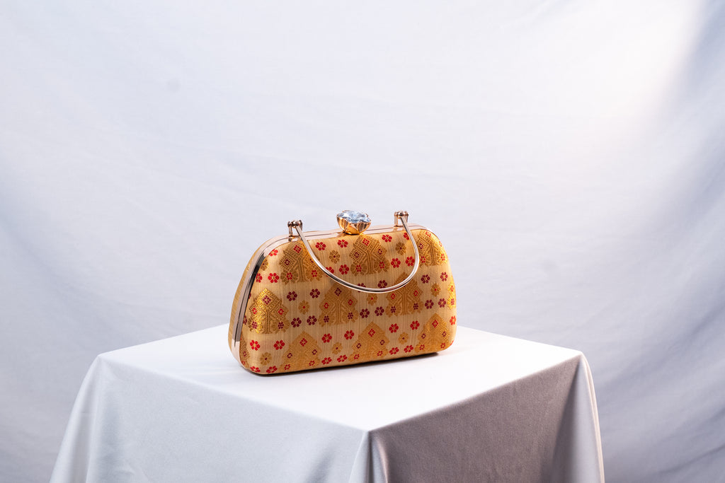 Paat Muga Mekhela  Clutch